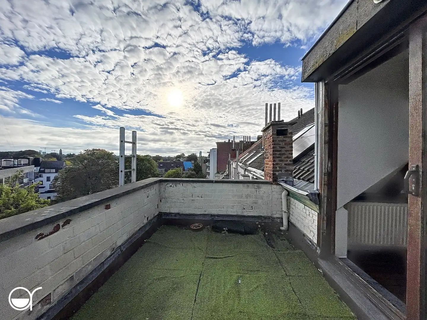 Ongemeubelde duplex-studio in een herenhuis met dakterras foto 7