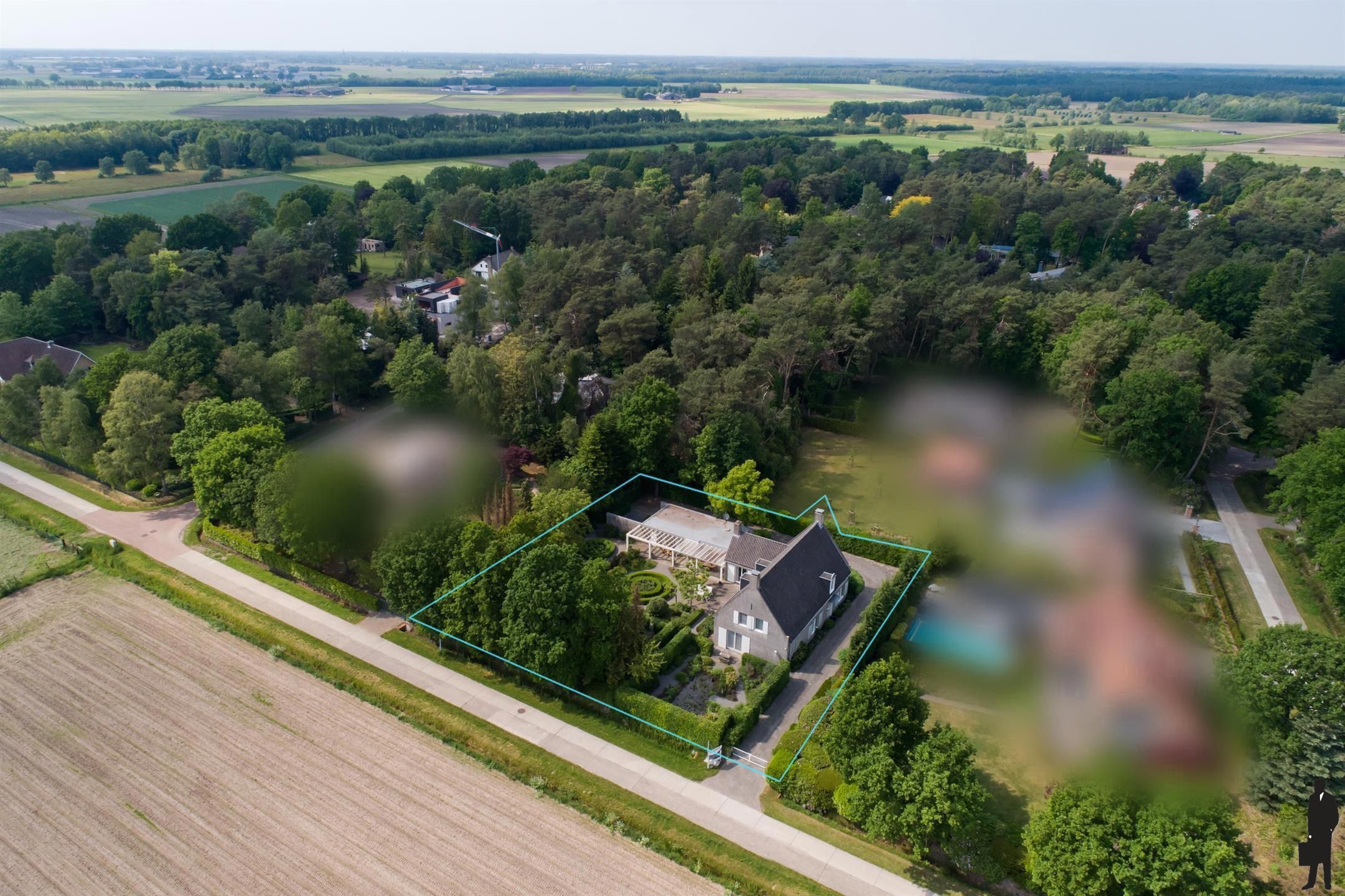 Gerenoveerde villa op 1.900 m² nabij de Nederlandse grens foto 32