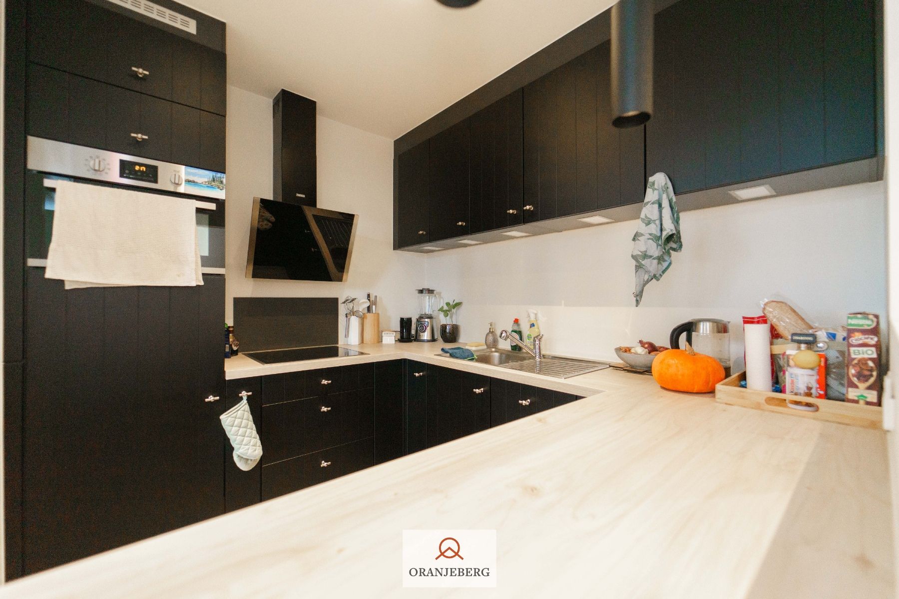 Uniek gelegen gerenoveerd appartement in hartje Gent op het Sint-Baafsplein foto 13