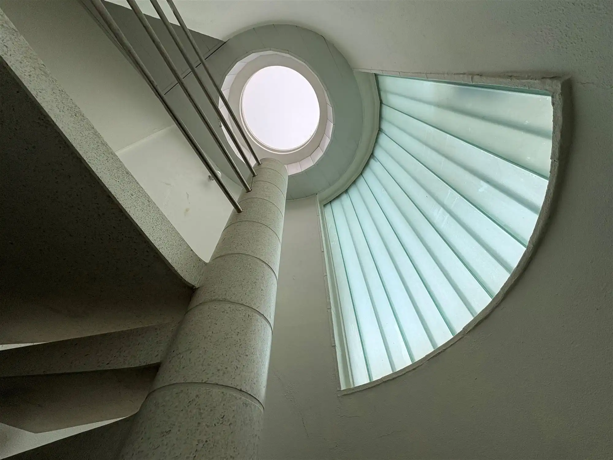 Opbrengsteigendom met 6 studentenkamers en commercieel. foto 6