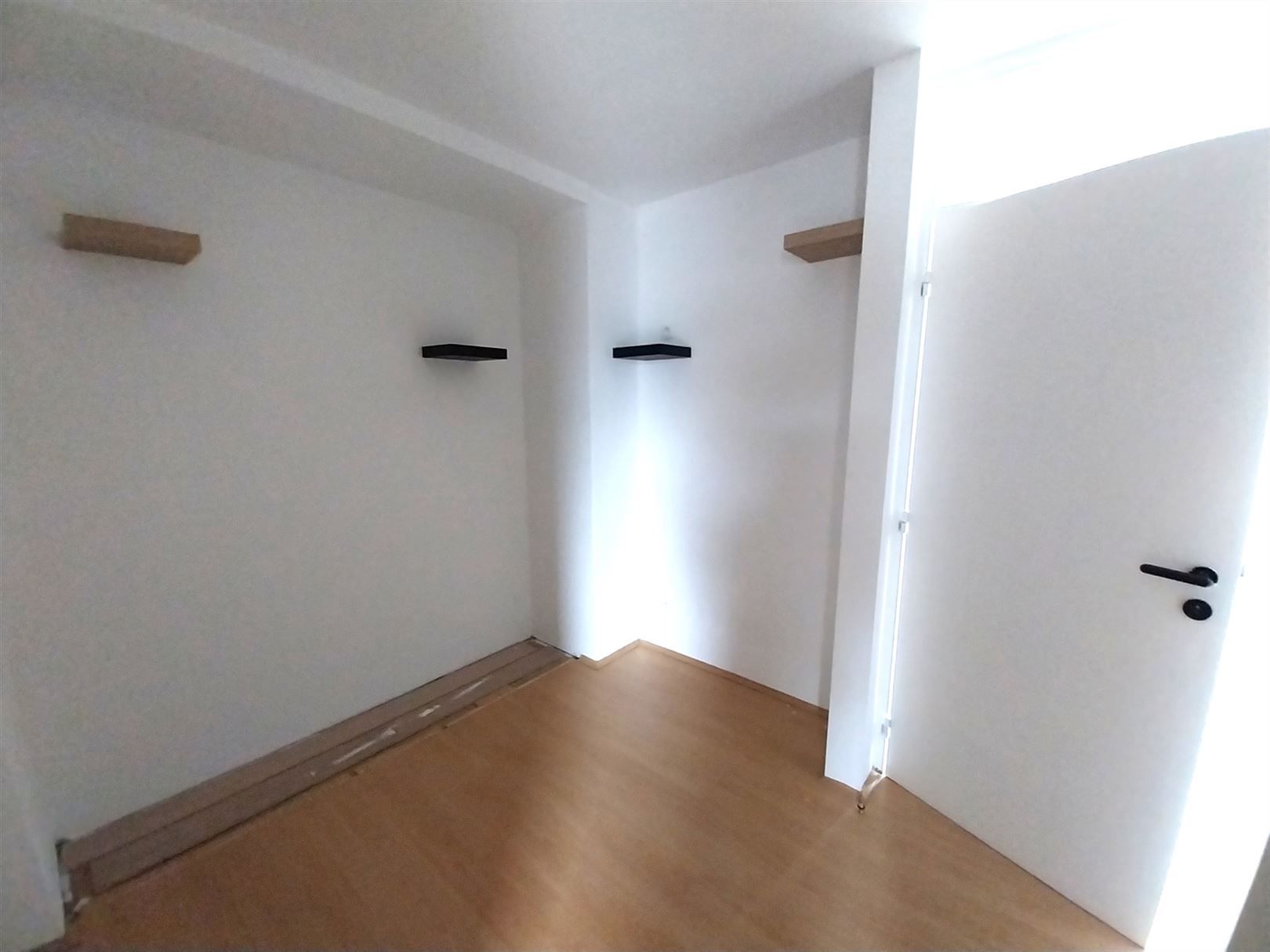 TE HUUR: Ruim appartement met 3 slaapkamers te Genk! foto 28