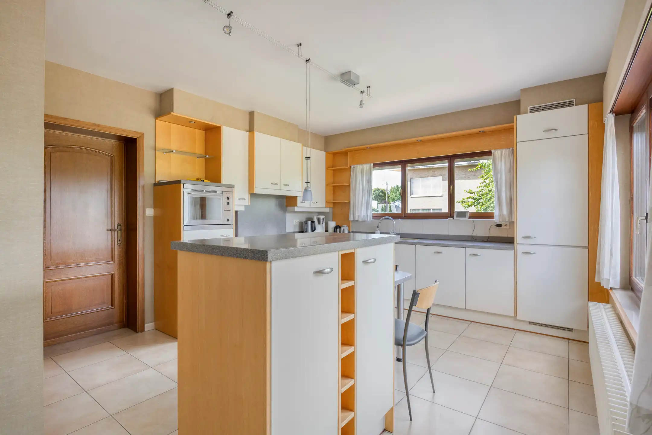 Ruime woning met 4 slaapkamers & bureau op 23are te Holsbeek foto 7