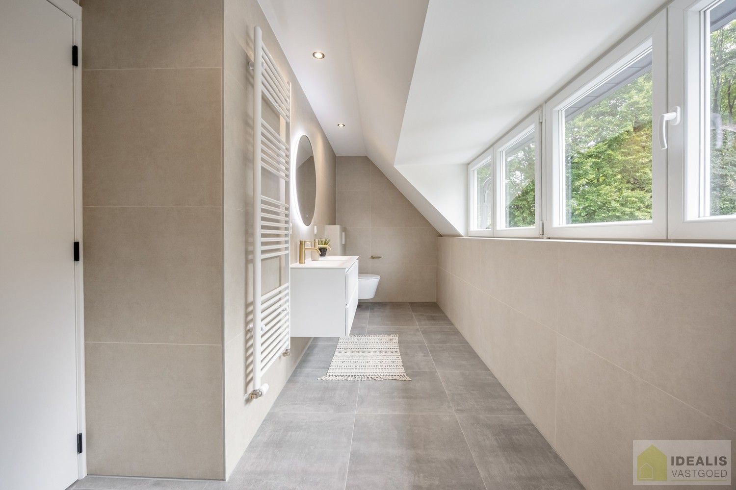 PRACHTIG GELEGEN EN INSTAPKLARE VILLA IN NIEUWBOUWSTAAT! foto 31