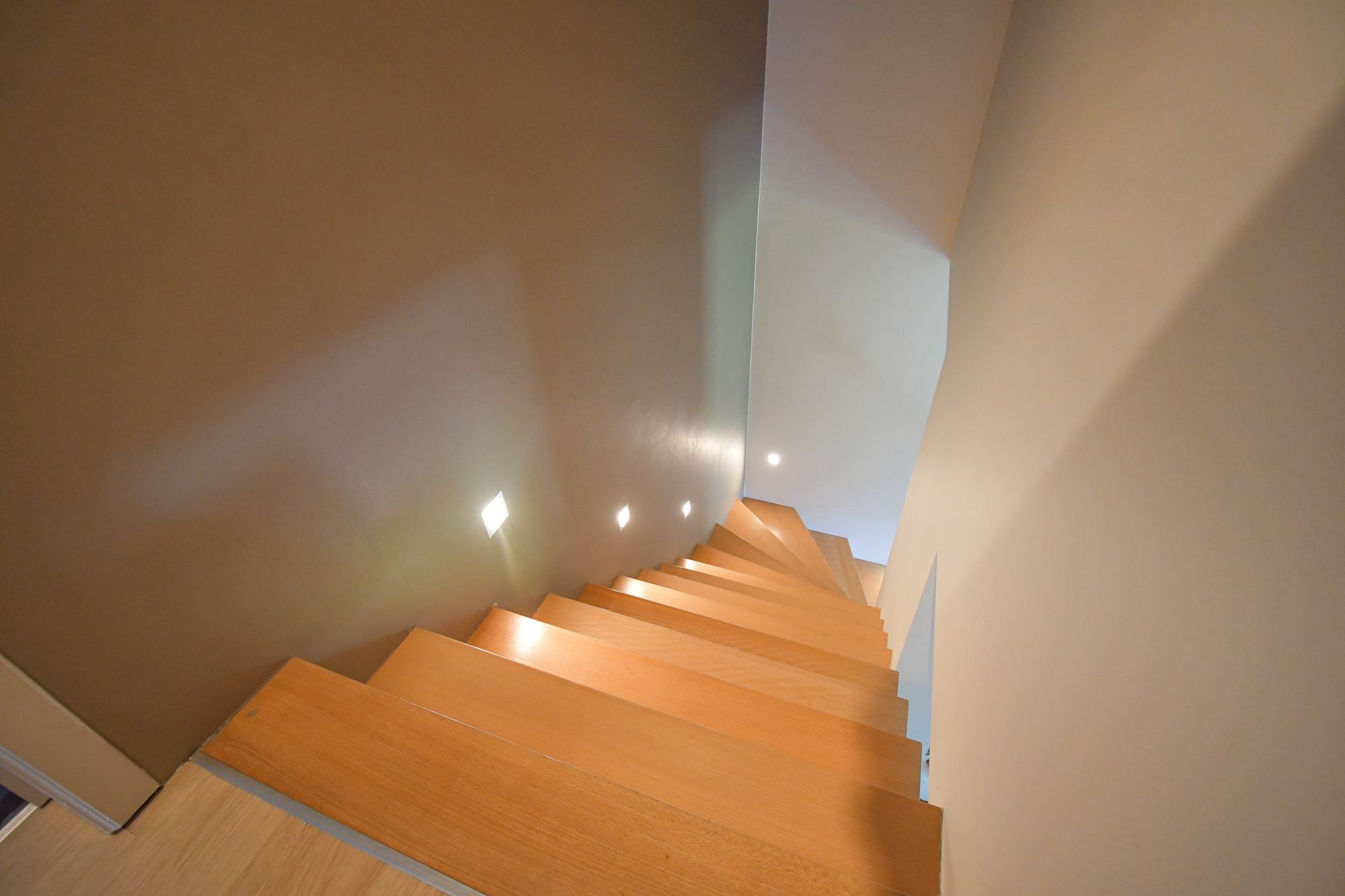 Recent hedendaags ingerichte woning in centrum Knesselare foto 11