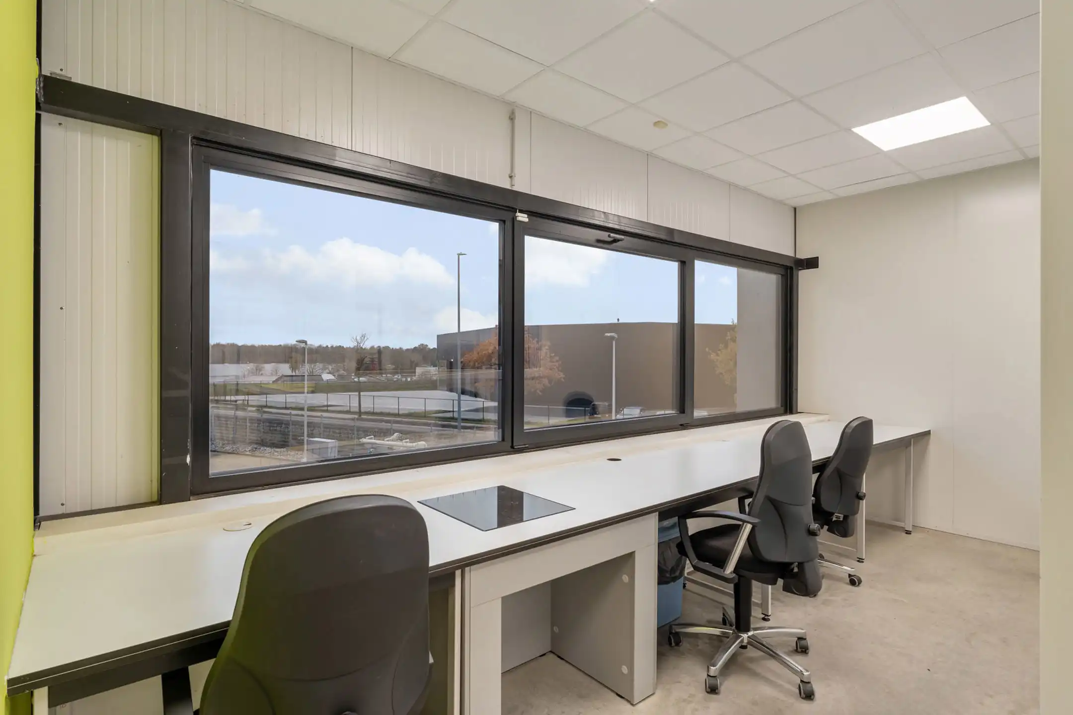Uitzonderlijk bedrijfsgebouw op Genk-Noord foto 13