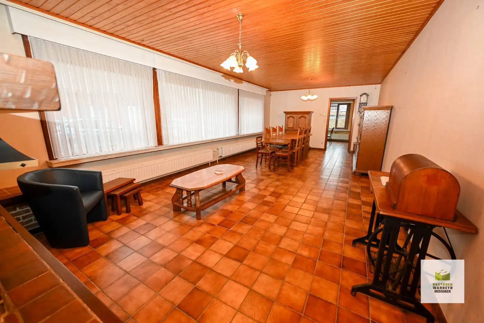 Ruime onderkelderde woning met 4 slpk en garage op rustige ligging in het centrum  foto 4