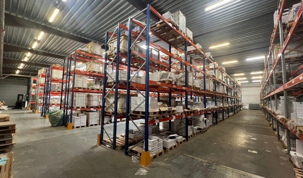 Bedrijfsgebouw met laadkade te huur in Zottegem foto 11