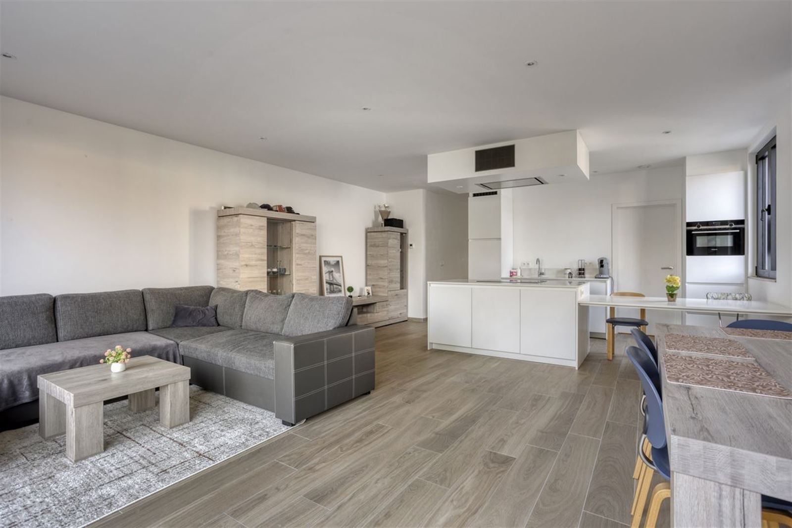 Gelijkvloers appartement met 2 slaapkamers en tuin  foto 2