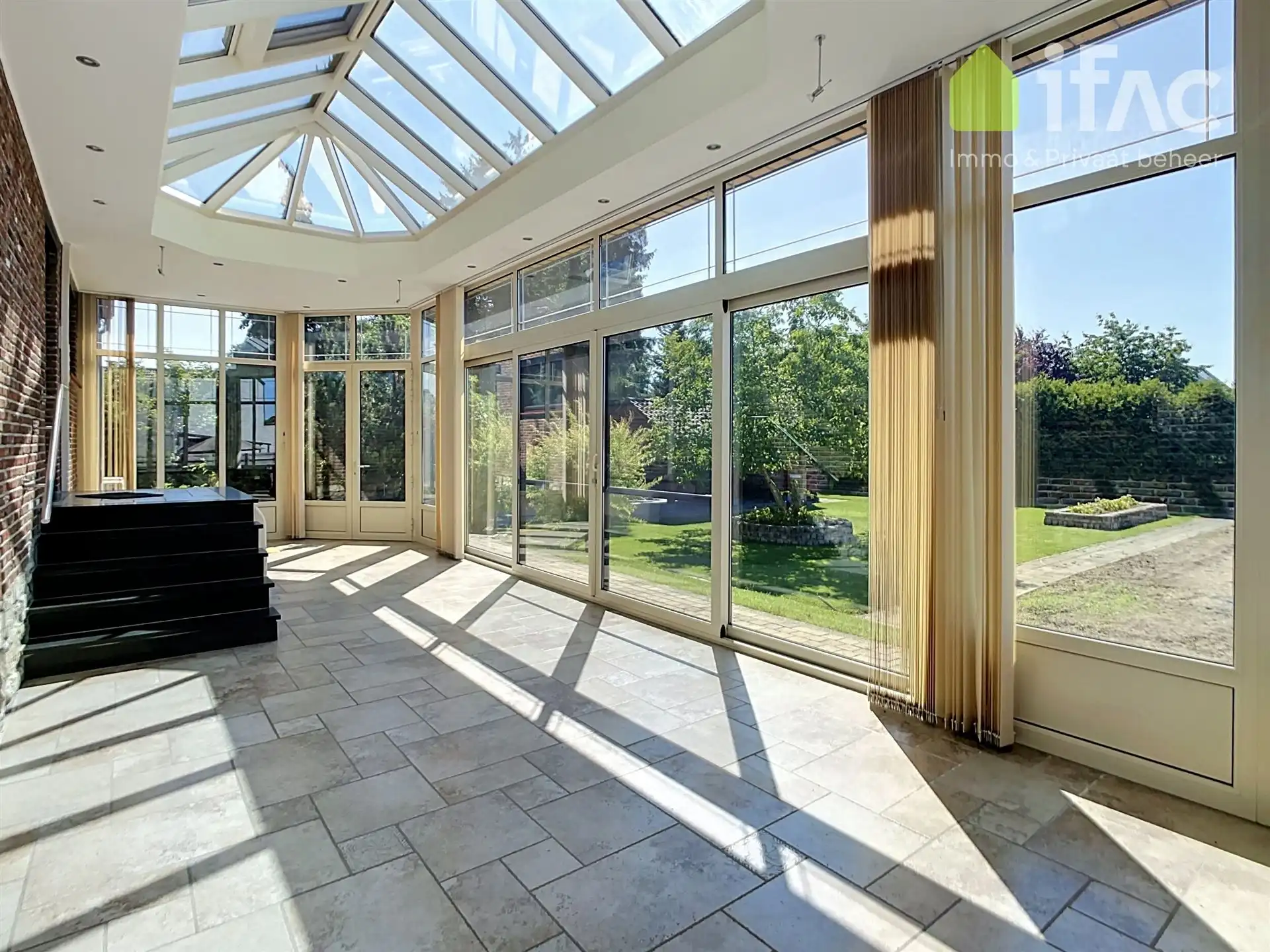 Heel ruime woning met 4 slpks, leefveranda, 54 zonnepanelen foto 16
