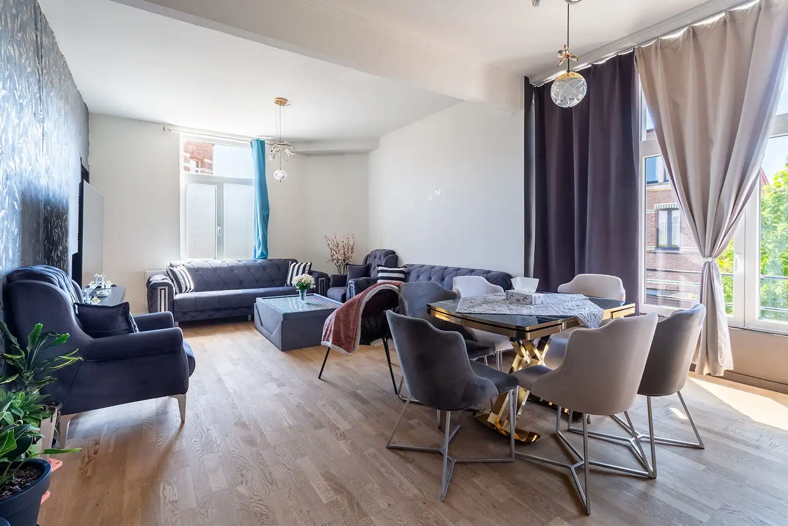 Lichtrijk hoek appartement met karakter!  foto {{pictureIndex}}