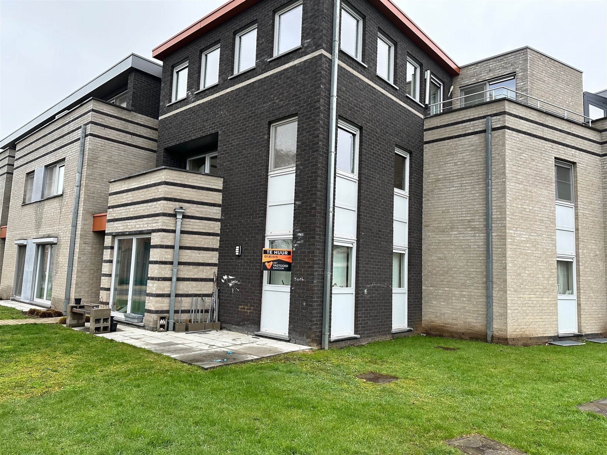 GELIJKVLOERS APPARTEMENT MET 2 SLAAPKAMERS, TERRAS, BERGING EN AUTOSTANDPLAATS TE BERINGEN foto 11