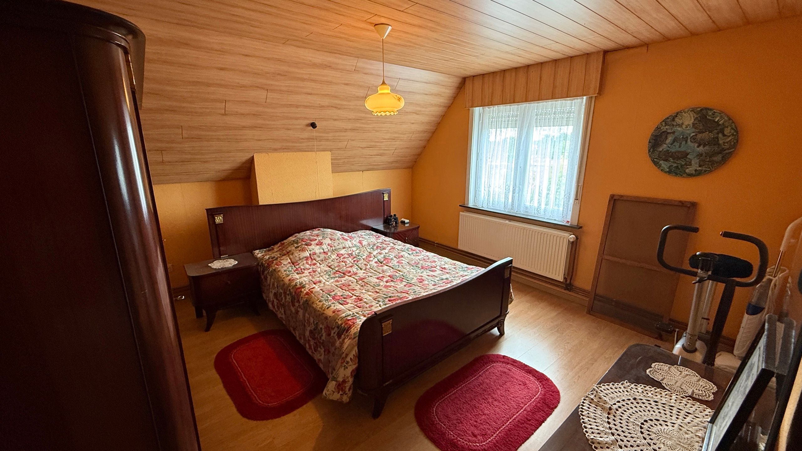 Charmante, te renoveren woning met veel potentieel foto 6