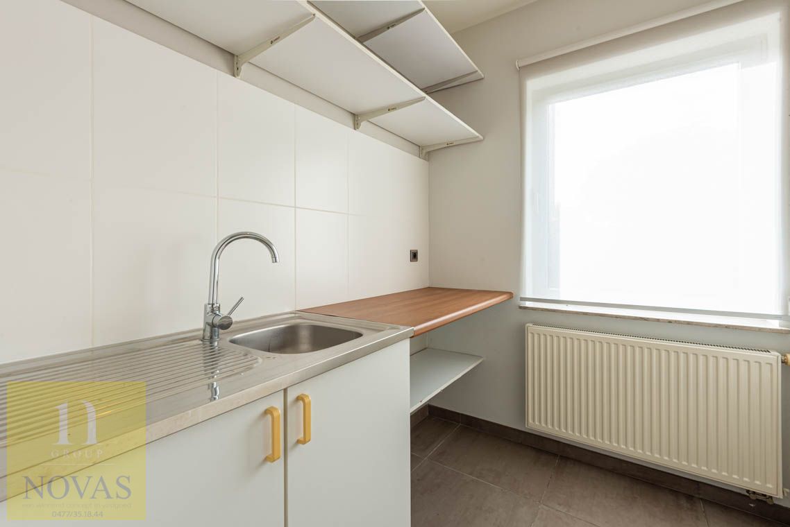 Ruime instapklare woning met 4 tot 5 slaapkamers, zonnepanelen, airco, inpandige garage en buitenstaanplaatsen foto 15
