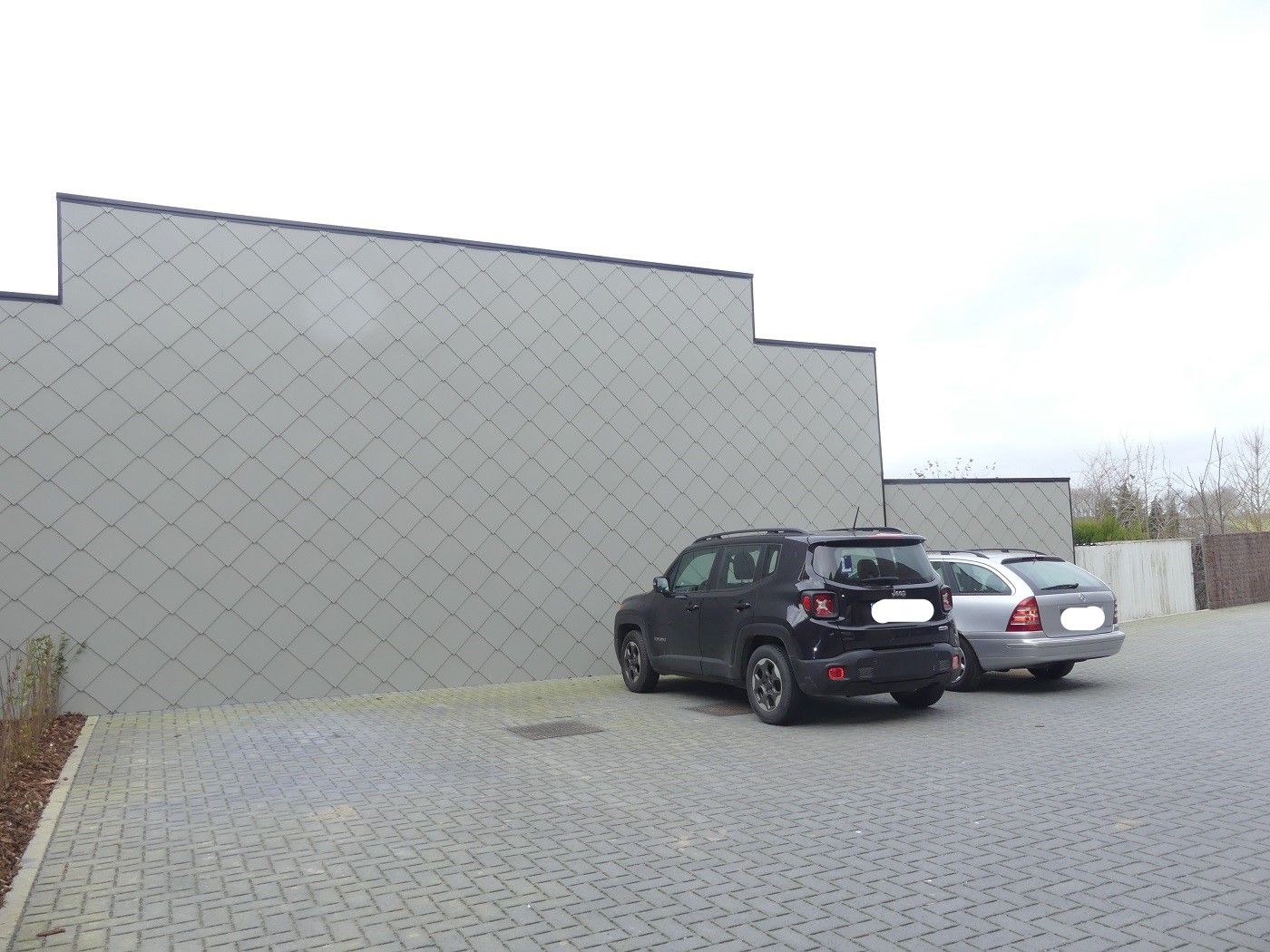 Buiten parkeerplaats op het woonerf "Noordvesten", langs de Kleine Dijk te Diksmuide - op wandelafstand v/h centrum foto 3