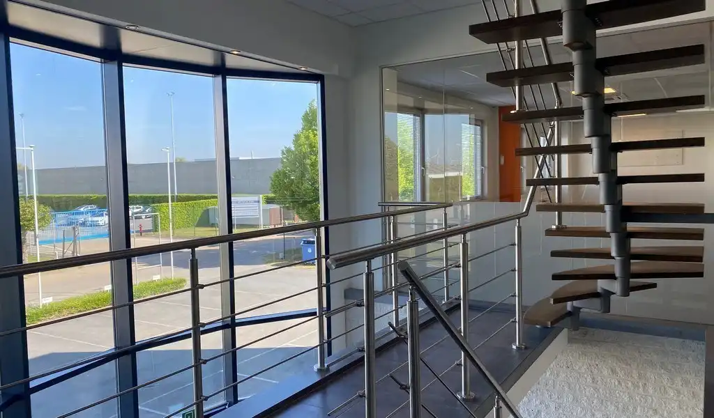 Ingedeeld kantoorverdiep te huur nabij N47 in Lokeren foto 15