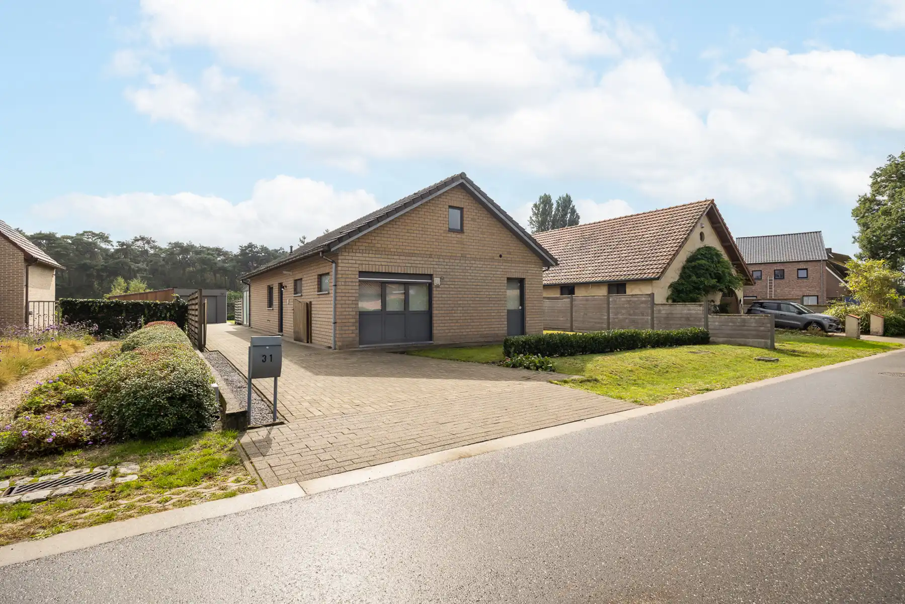 Laagbouwwoning met 3 slaapkamers, veranda, garage, zolder en prachtig open zicht in Wuustwezel. foto 2