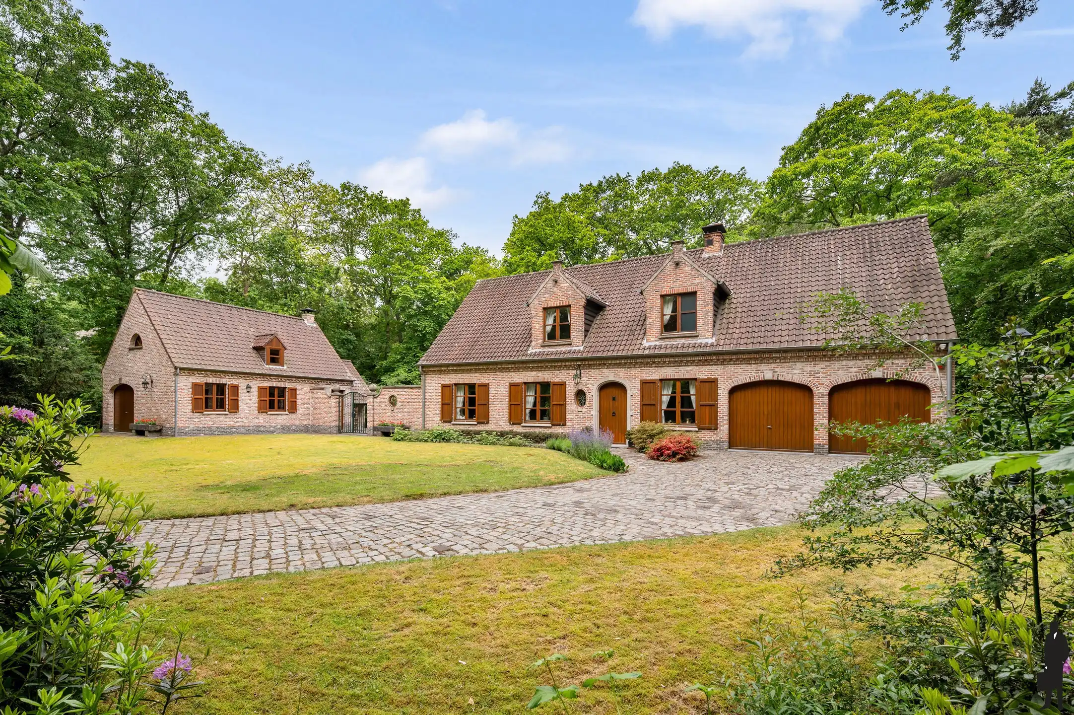 Charmante landelijke villa met bijgebouw op prachtig perceel in Essen Heikant foto {{pictureIndex}}