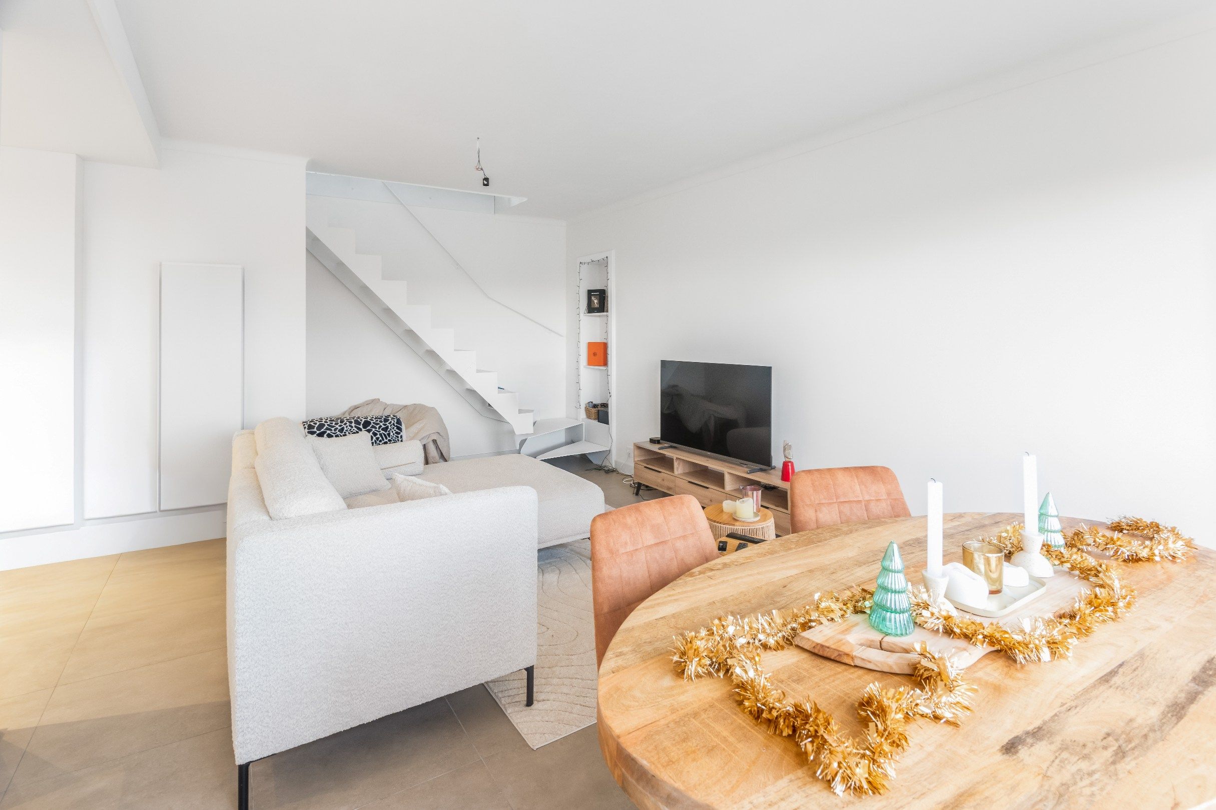 Prachtig gerenoveerd duplexappartement met groot zonneterras en open zicht, gelegen vlakbij de Zoutelaan en de Dumortierlaan. foto 3