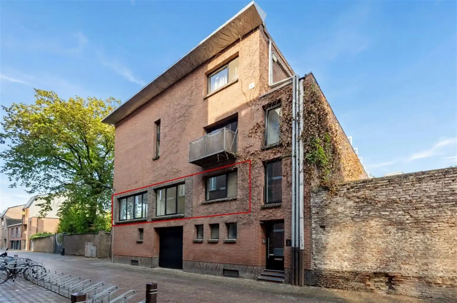 Recent gerenoveerd, ruim en lichtrijk 2-slaapkamerappartement in hartje Maaseik.  foto 21