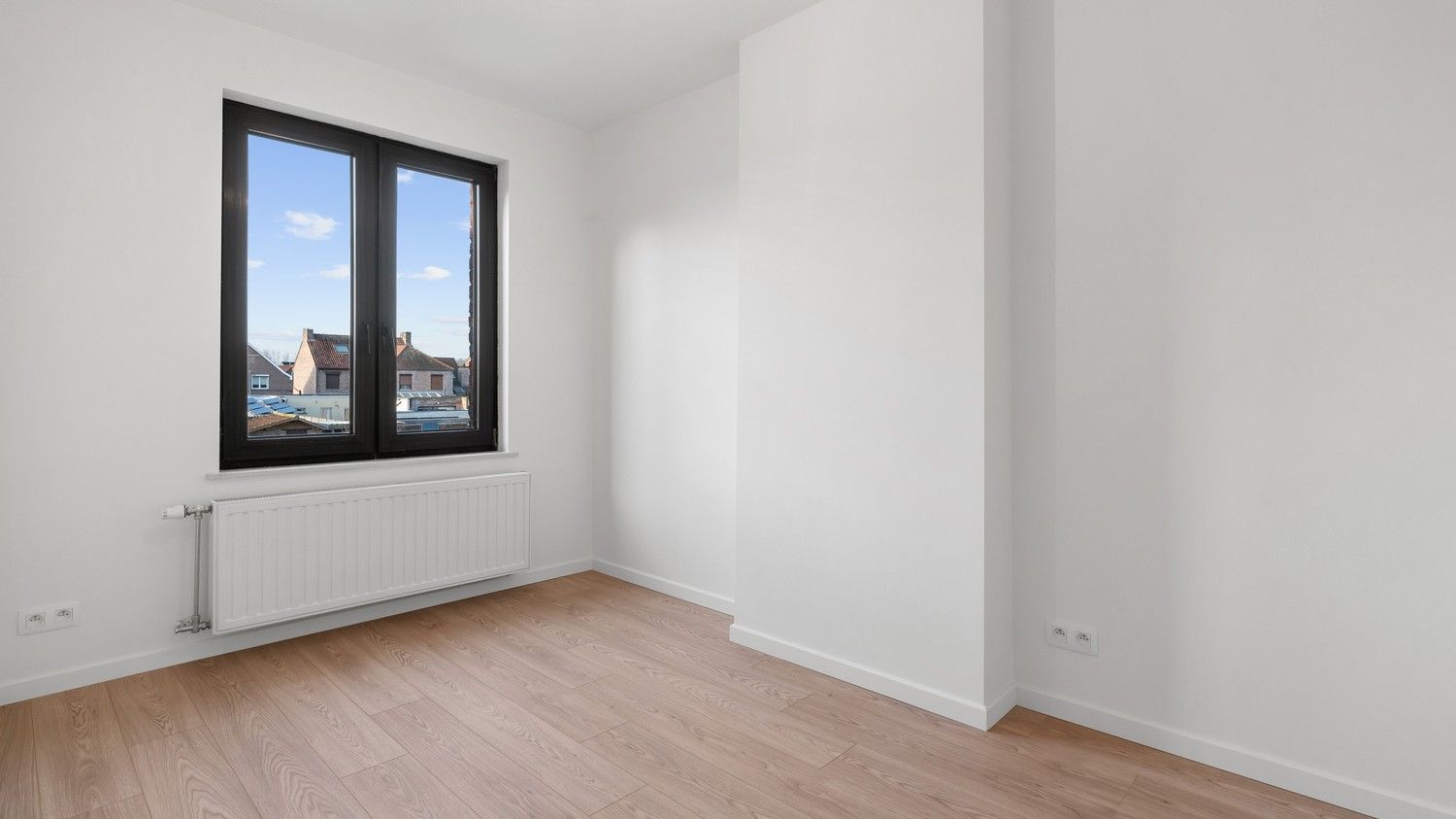 Volledig gerenoveerde woning met 3 slaapkamers en tuin. foto 11