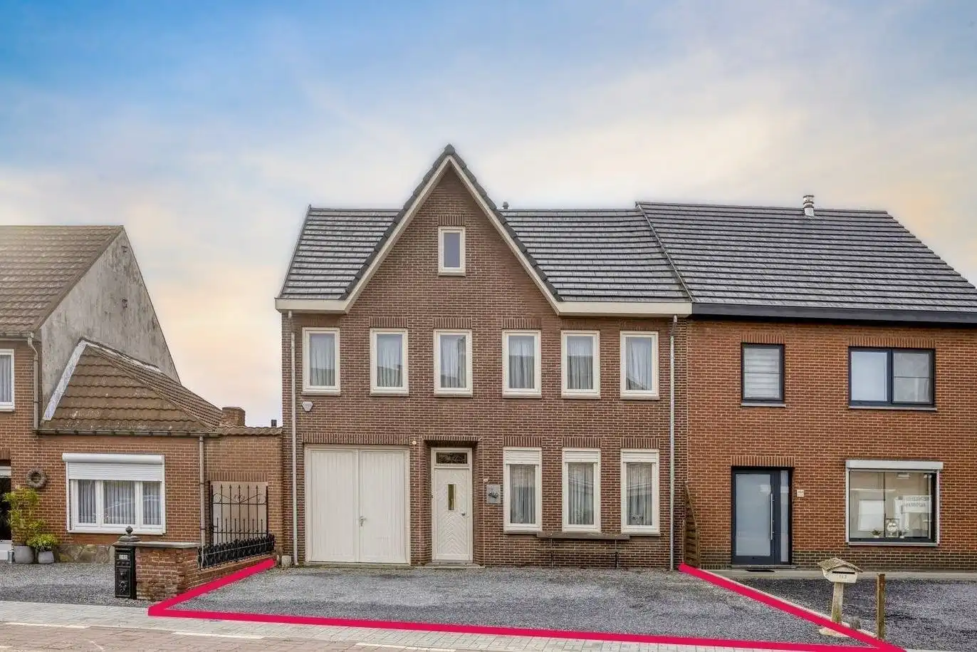 Hoofdfoto van de publicatie: Woning met magazijn en 70 m² polyvalente ruimte in Dilsen