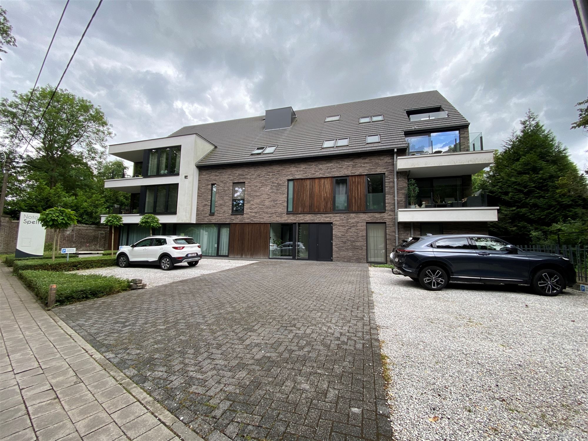 Energiezuinig 1-slpk appartement met garage en uniek zicht op groen in hartje Evergem foto {{pictureIndex}}