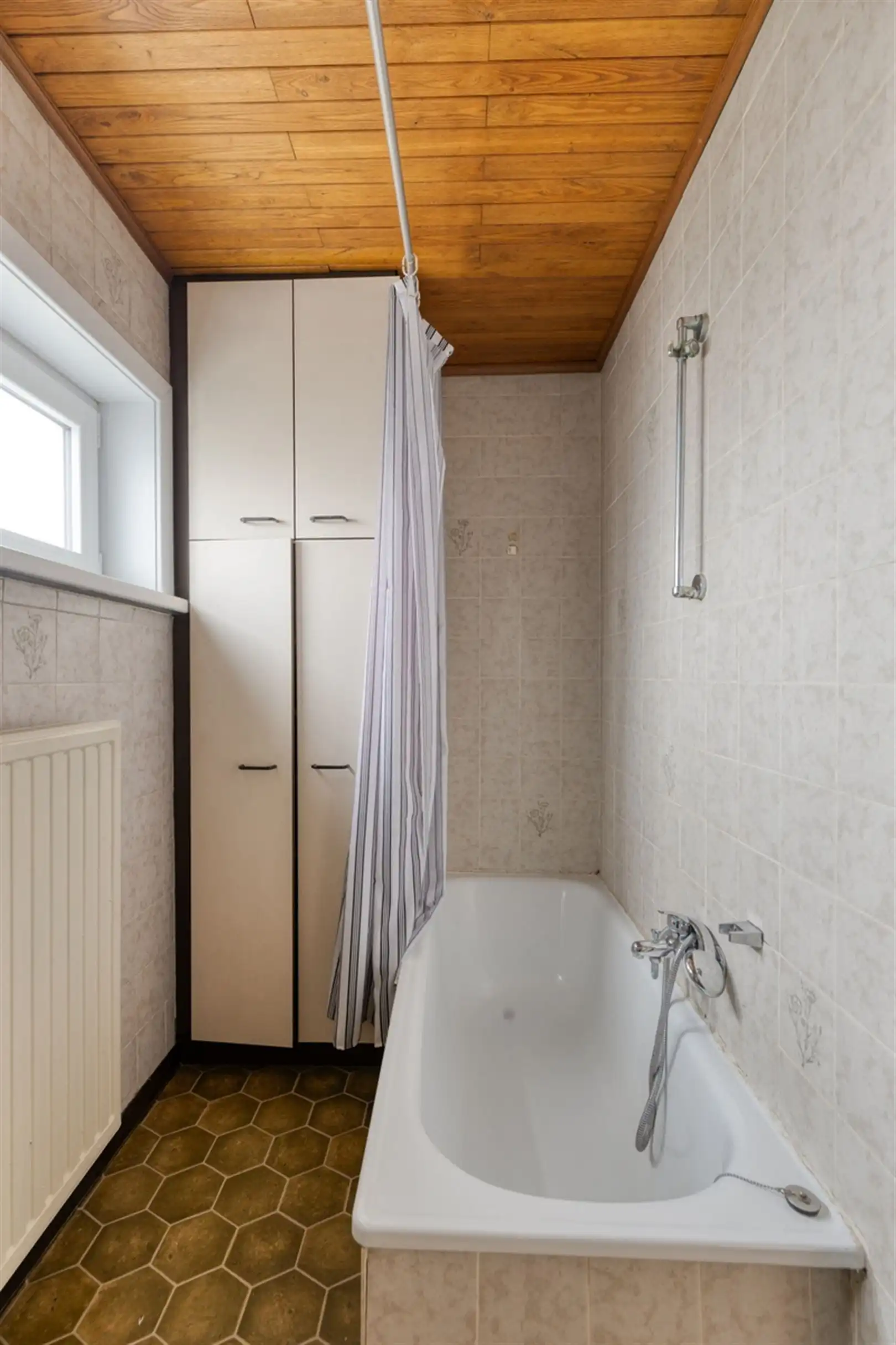Statige te renoveren woning in deelgemeente Eine foto 13