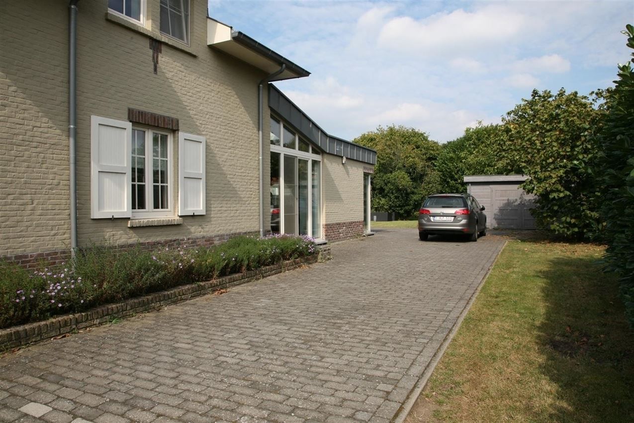 Charmante, gerenoveerde woning met 2 slpk. , tuin en garage foto 26