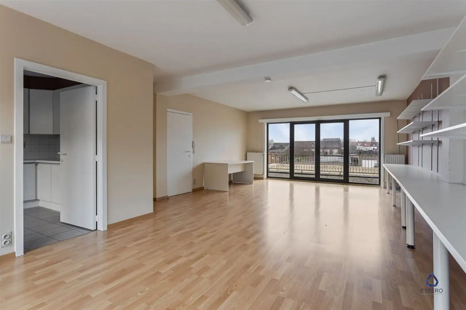 Ruime handelswoning met 3 slaapkamers foto 10