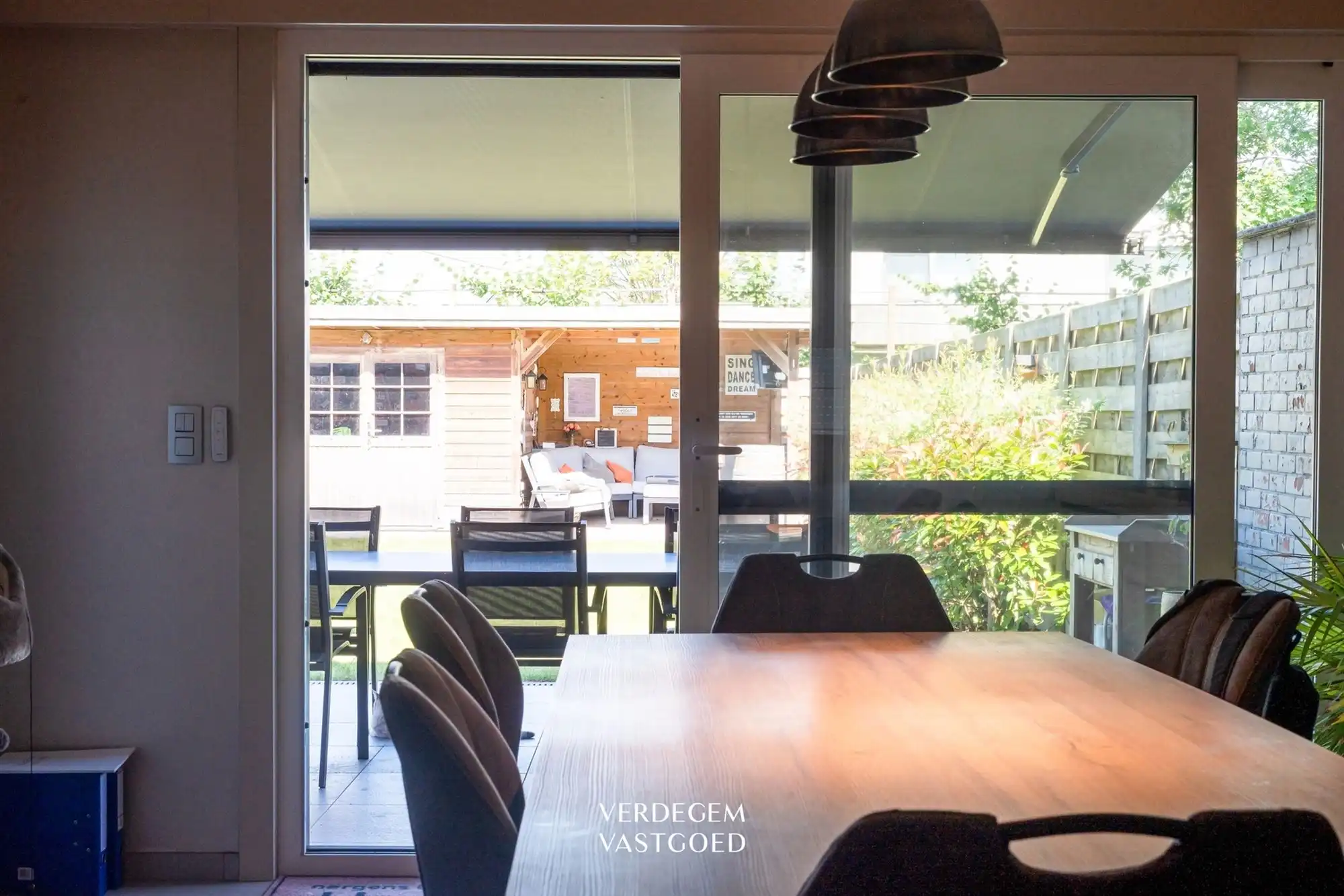 Knappe familiewoning met 4 slaapkamers, garage en geniettuin foto 8