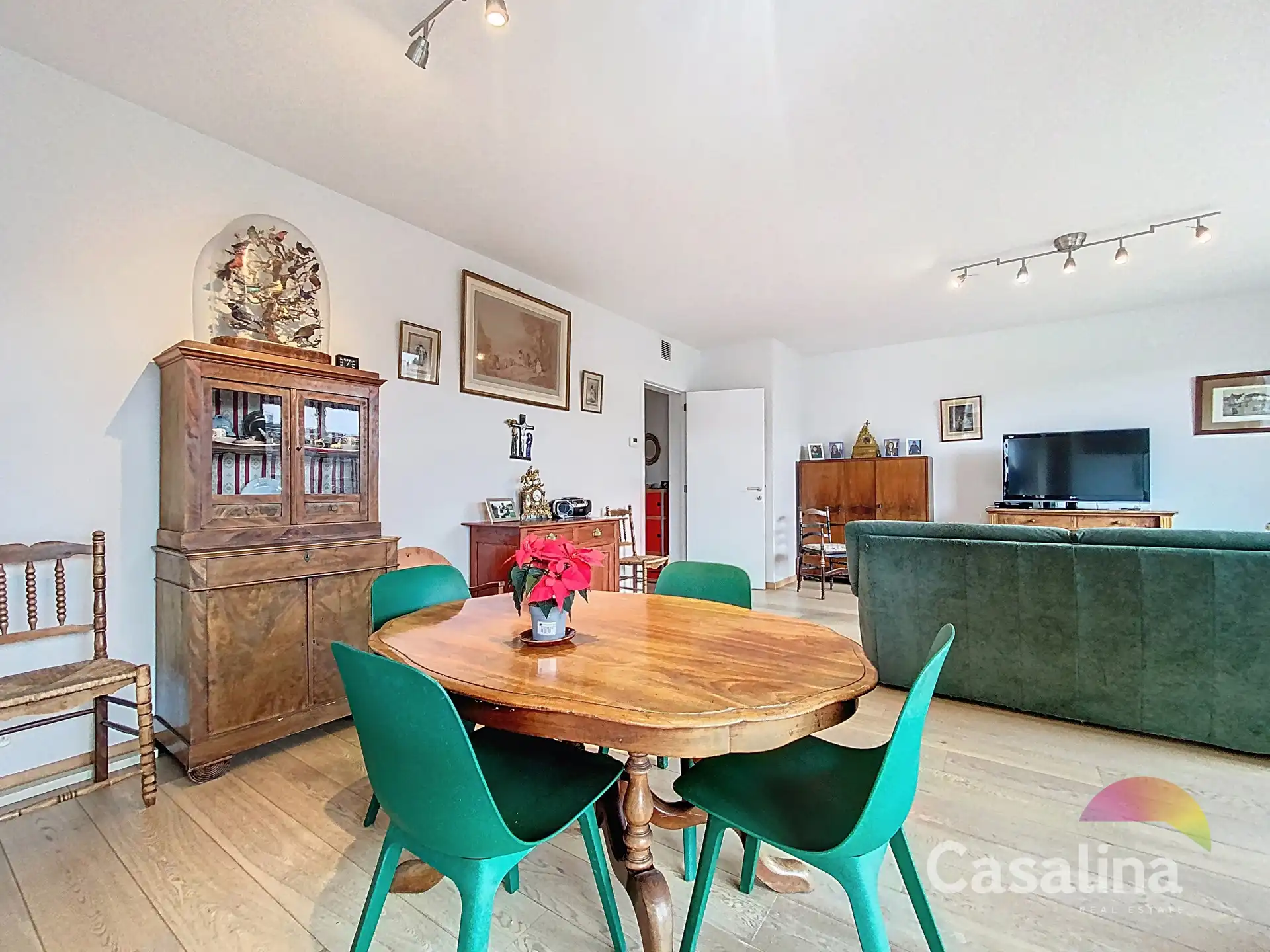 Prachtig 3-slaapkamerapp. met terras en parking (EPC: A-) foto 6