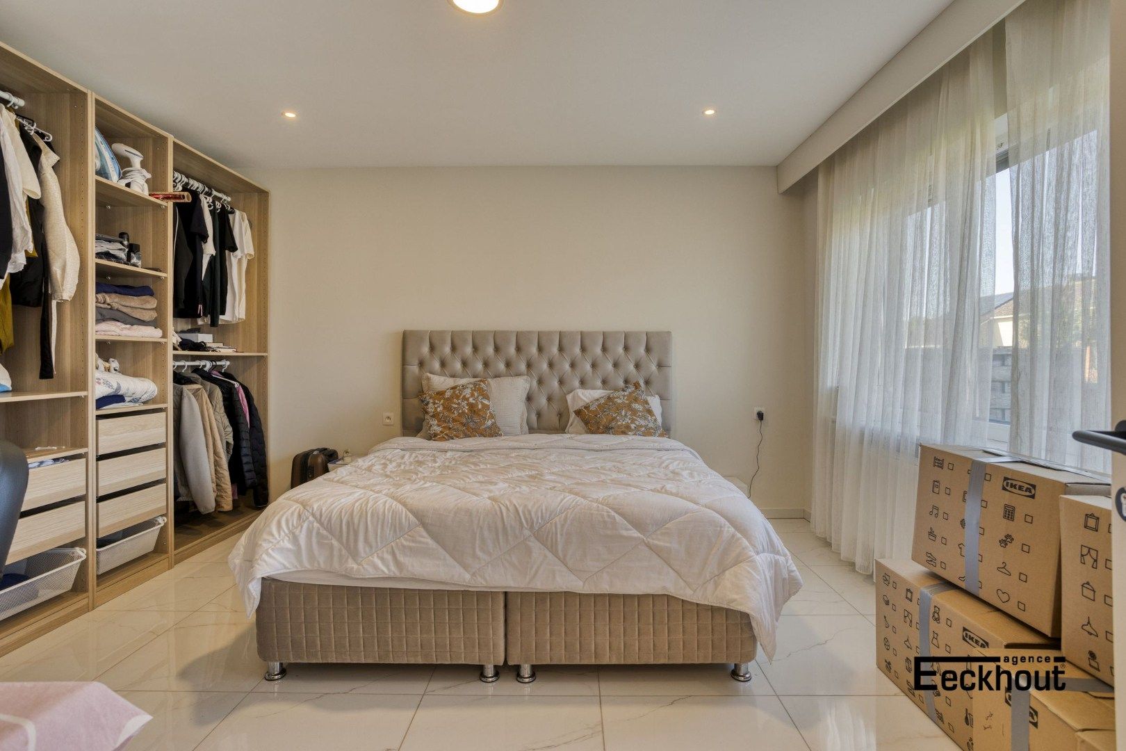 Gerenoveerde halfopen woning met grote zonnige tuin op gegeerde ligging! foto 16