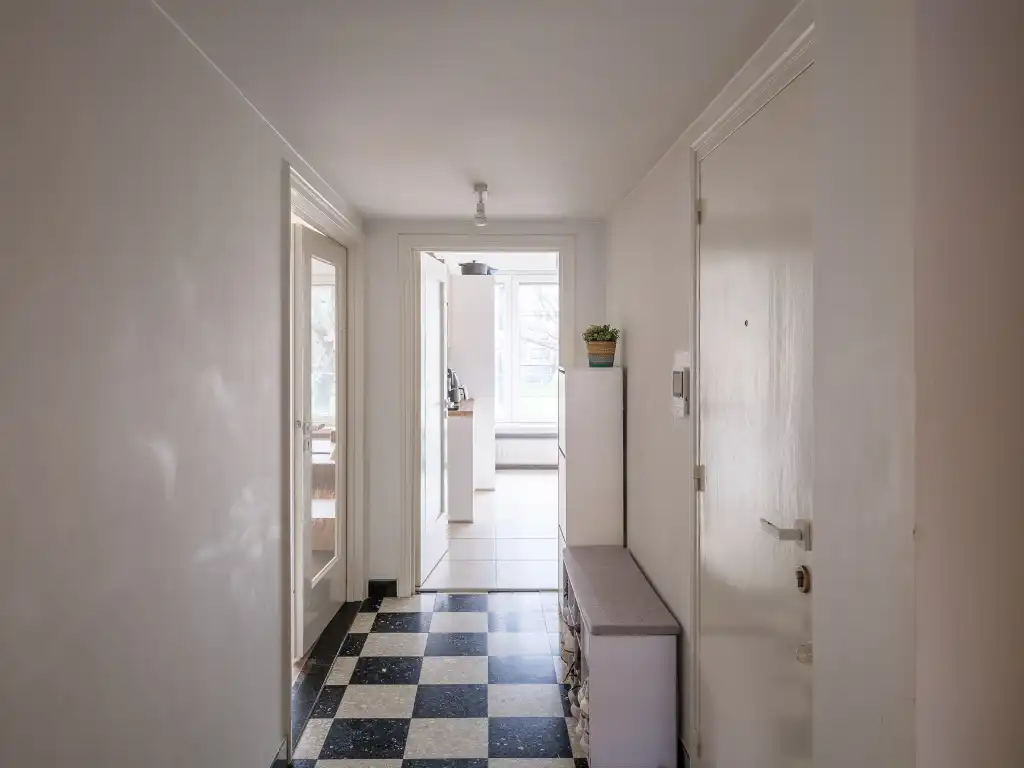 Instapklaar en lichtrijk 3-slpk appartement met ruim terras aan de achterzijde foto 4