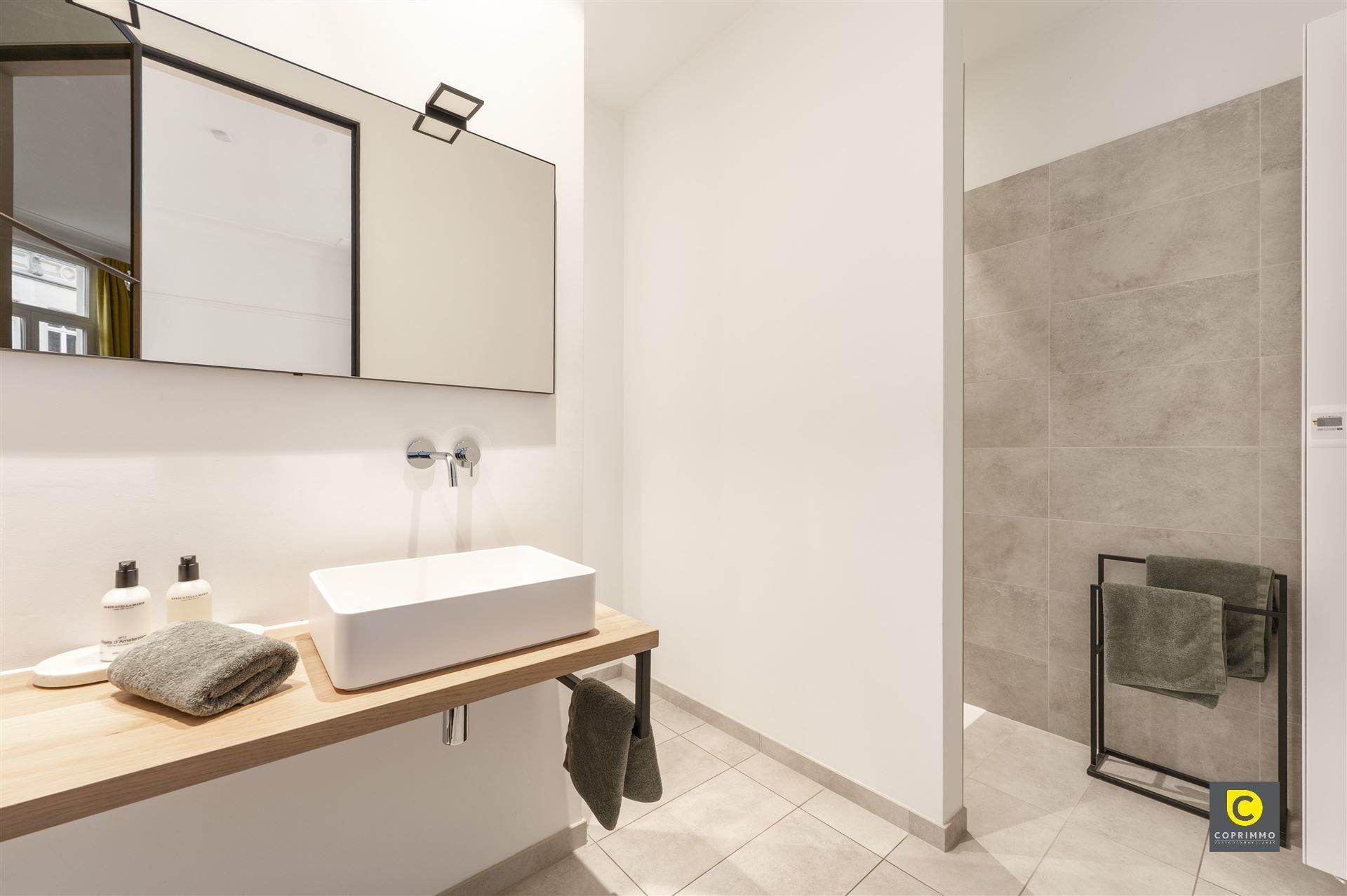 Unieke meesterwoning met garage foto 36