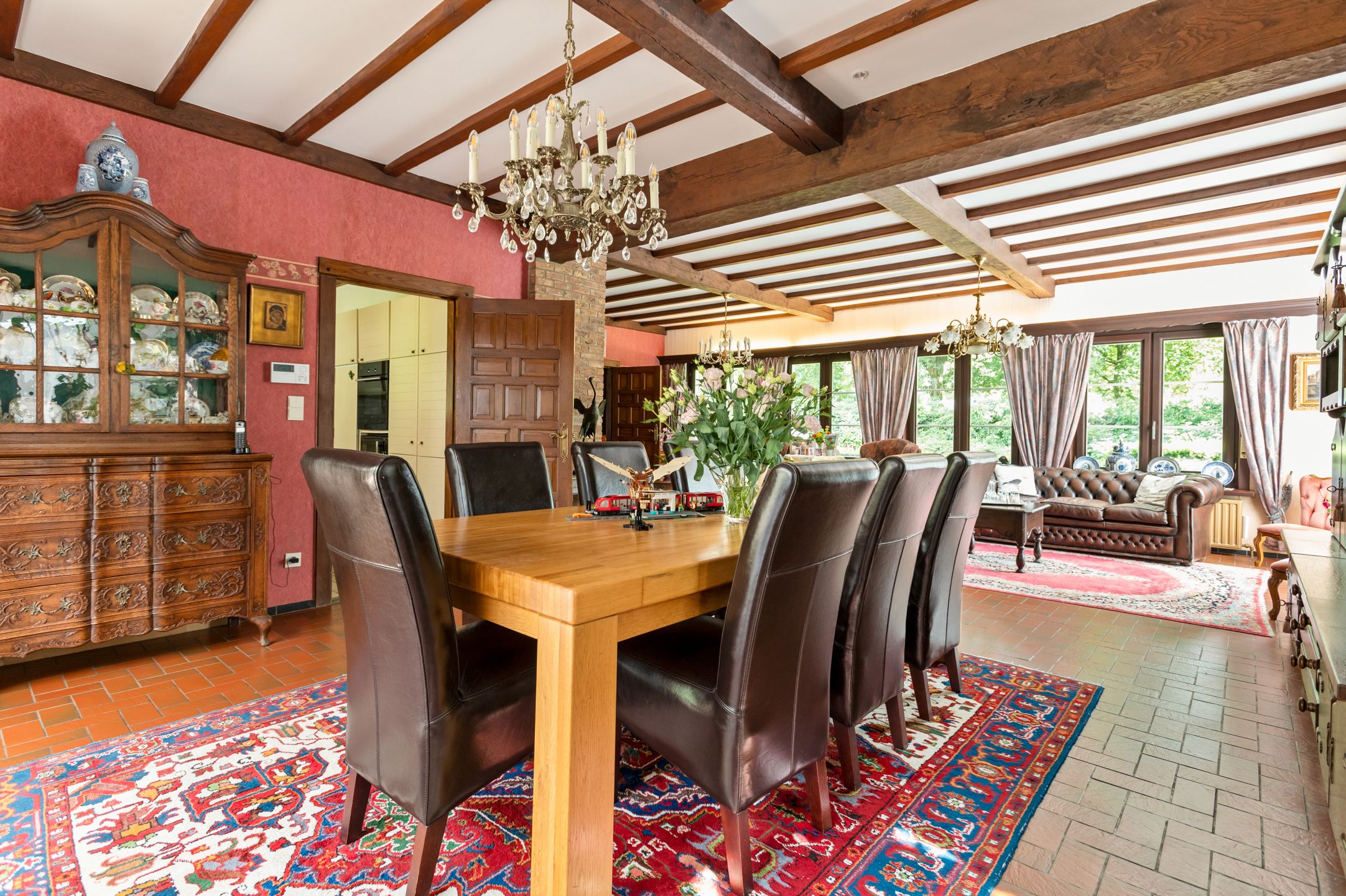Villa met binnenzwembad en tennisterrein op toplocatie. foto 9