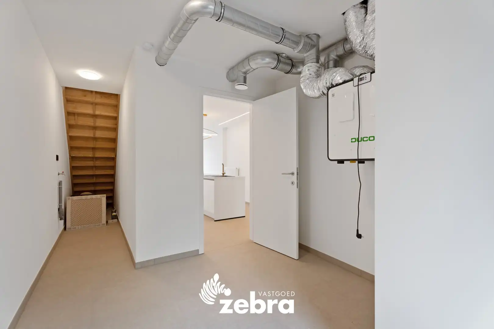 Gerenoveerde & energiezuinige woning met uitweg te Ledegem! foto 11