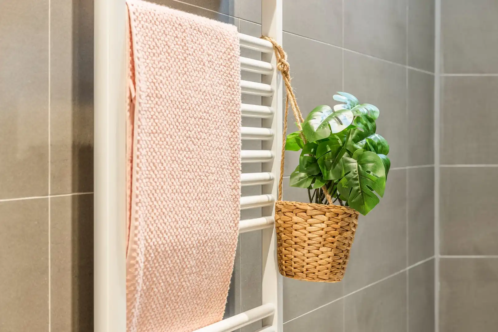 Gerenoveerde  ruime gezinswoning te Burcht. foto 12