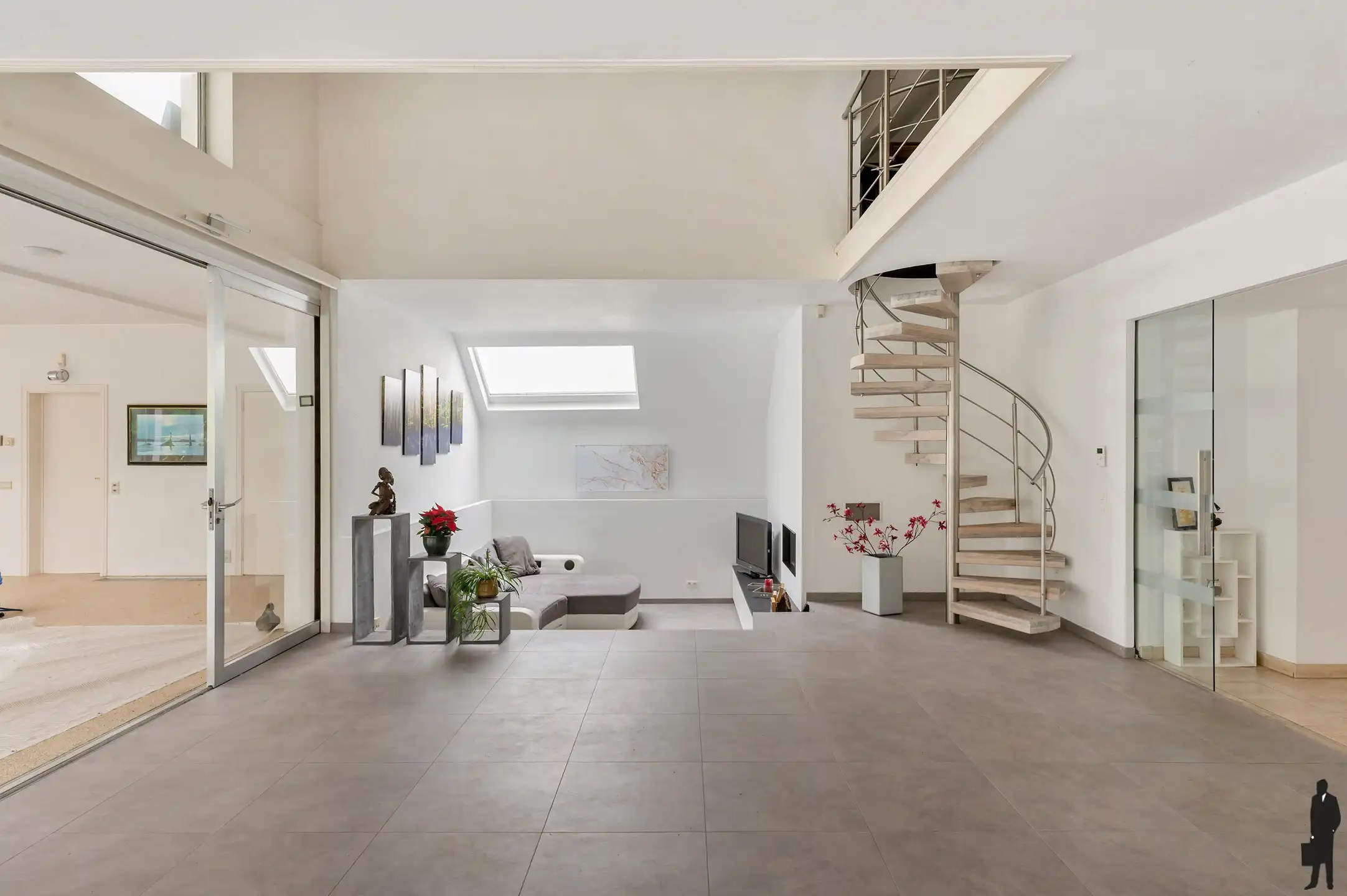 Residentieel gelegen te renoveren villa op ca. 2415m². foto 4