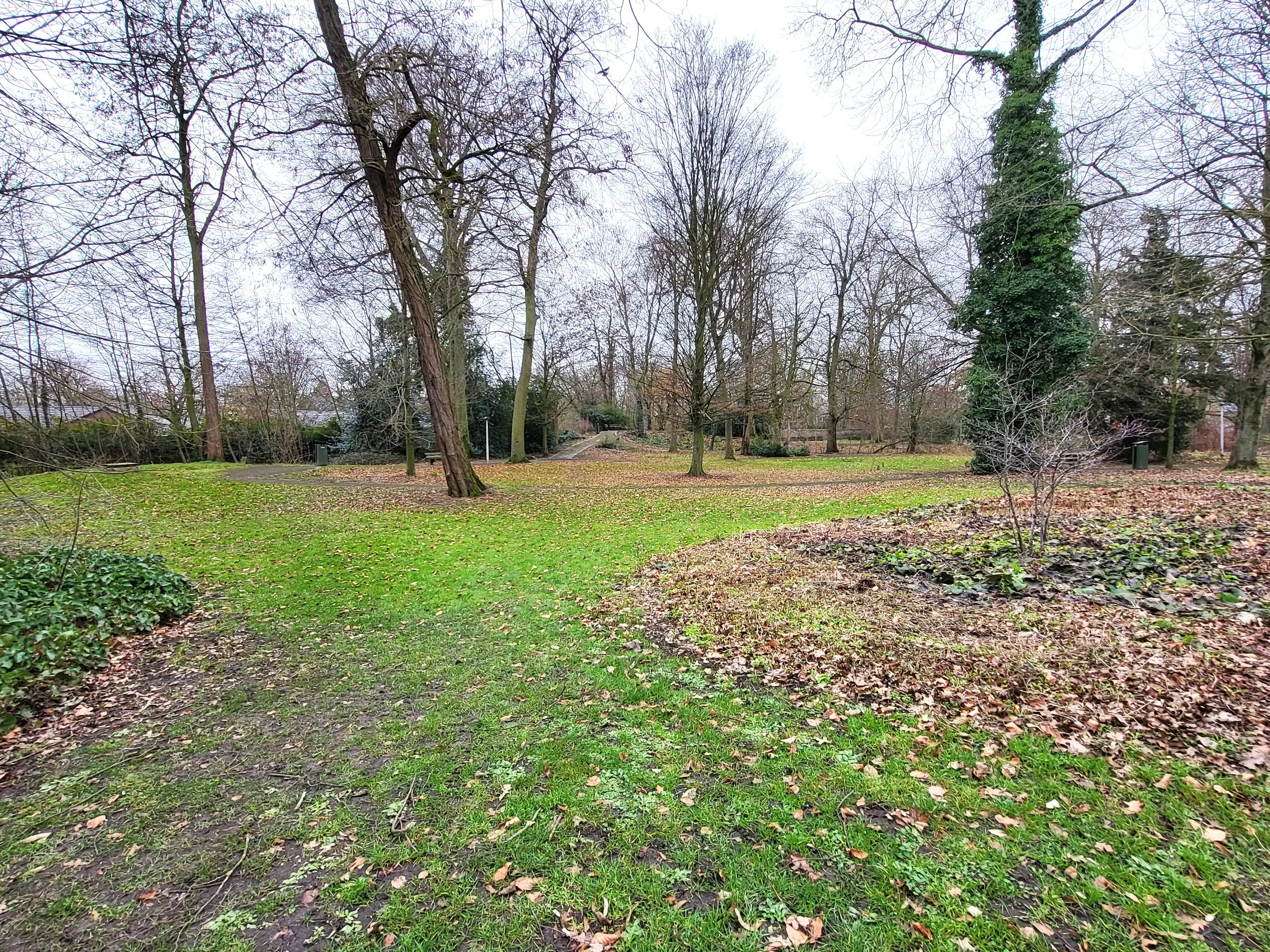 Dit aangename gelijkvloers appartement van bouwjaar 2010 is rustig gelegen in het dorp en biedt comfortabel wonen zonder gemeenschappelijke kosten.  foto 25