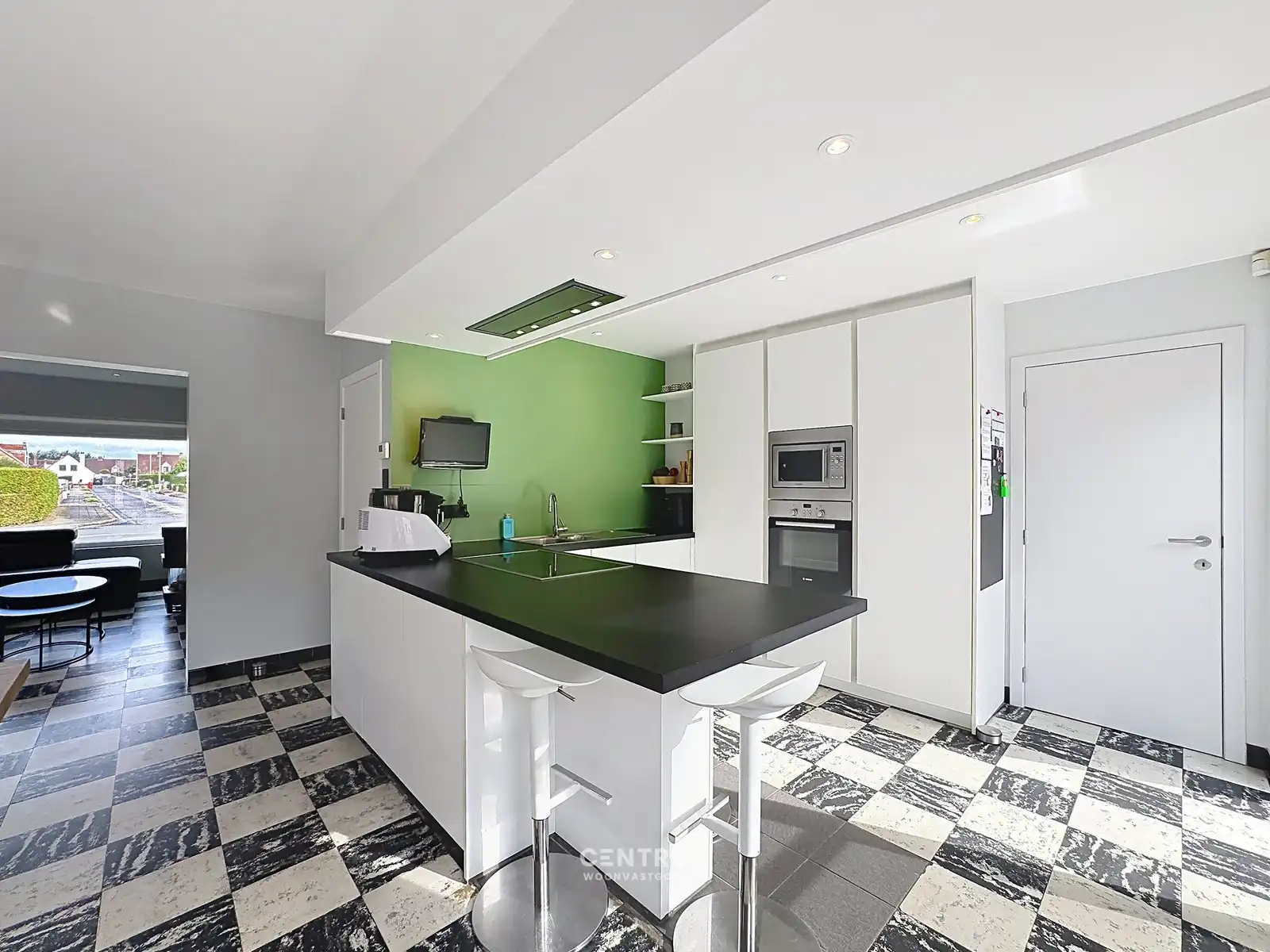 GERENOVEERDE VILLA  met 5 slpks, opslagruimte en ZUIDgerichte tuin! foto 7