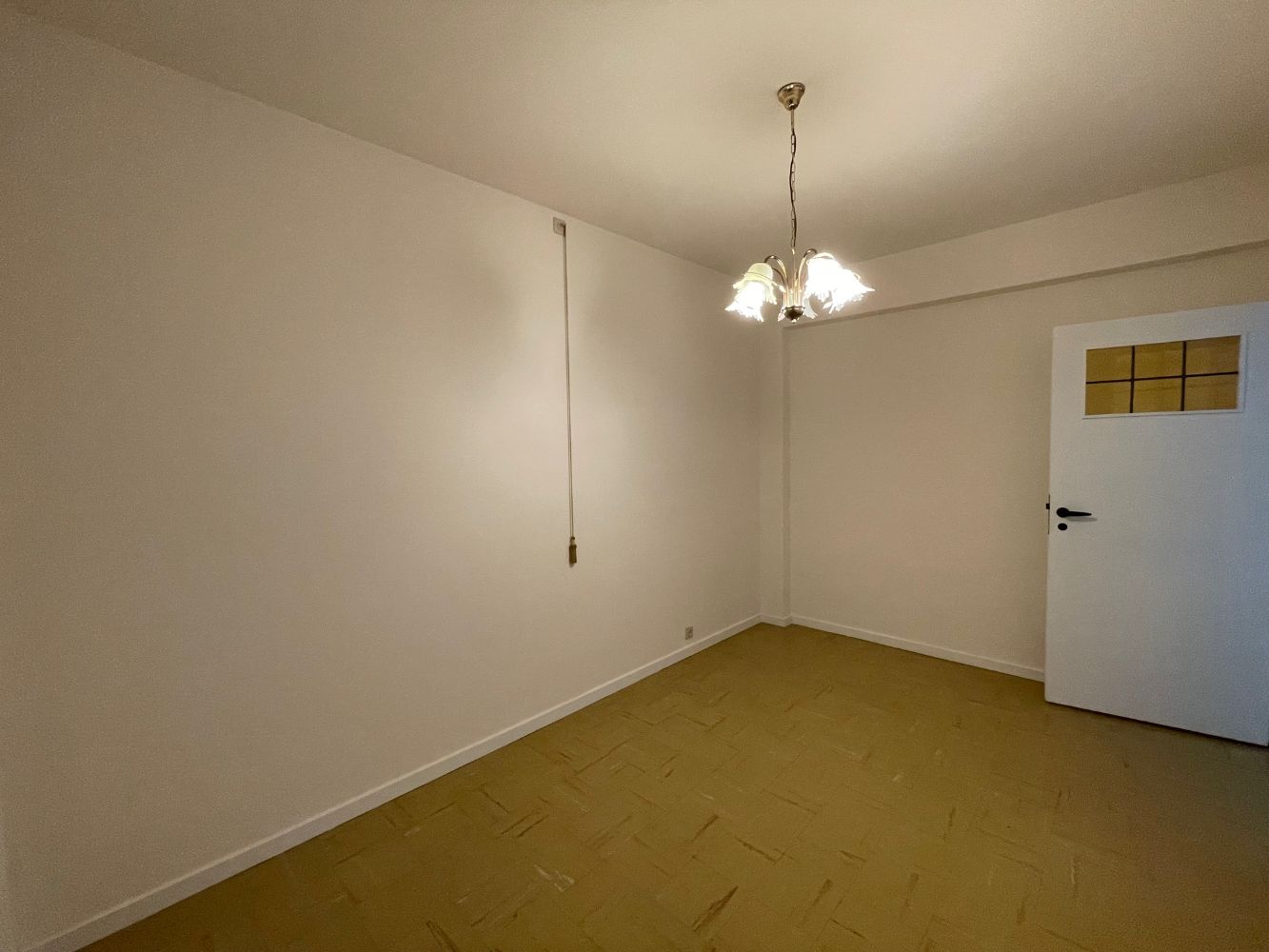 Ongemeubeld knus appartement met één slaapkamer in centrum van Blankenberge. Dichtbij de Zeedijk en alle handelszaken. foto 6