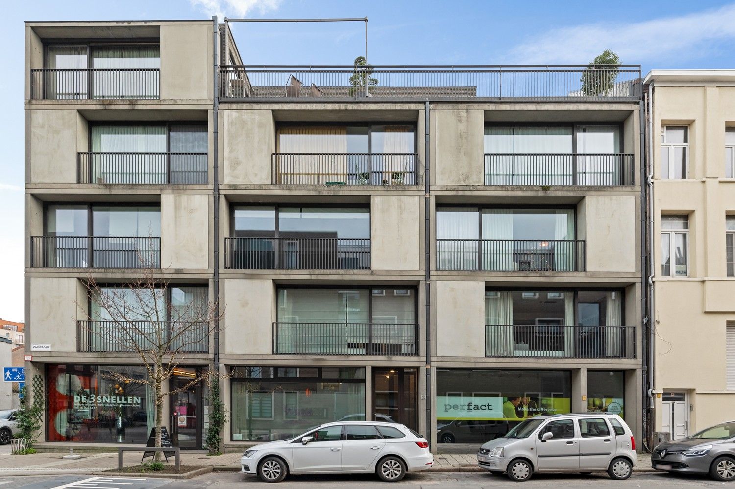 Ruim en recent 2 slaapkamer appartement te koop op 'den Dam'! foto 17