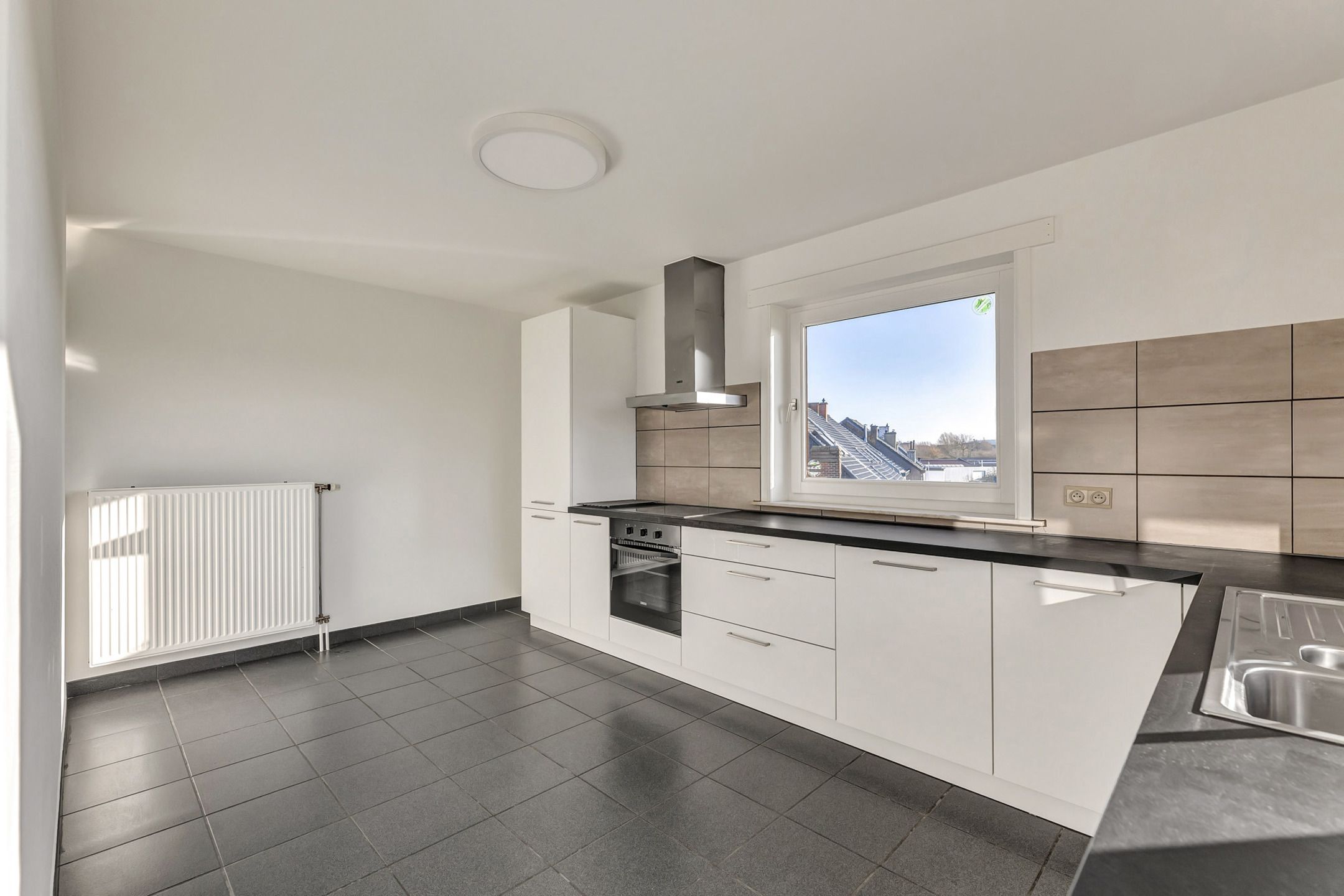 Instapklaar appartement met terras en parking in Ninove foto 5