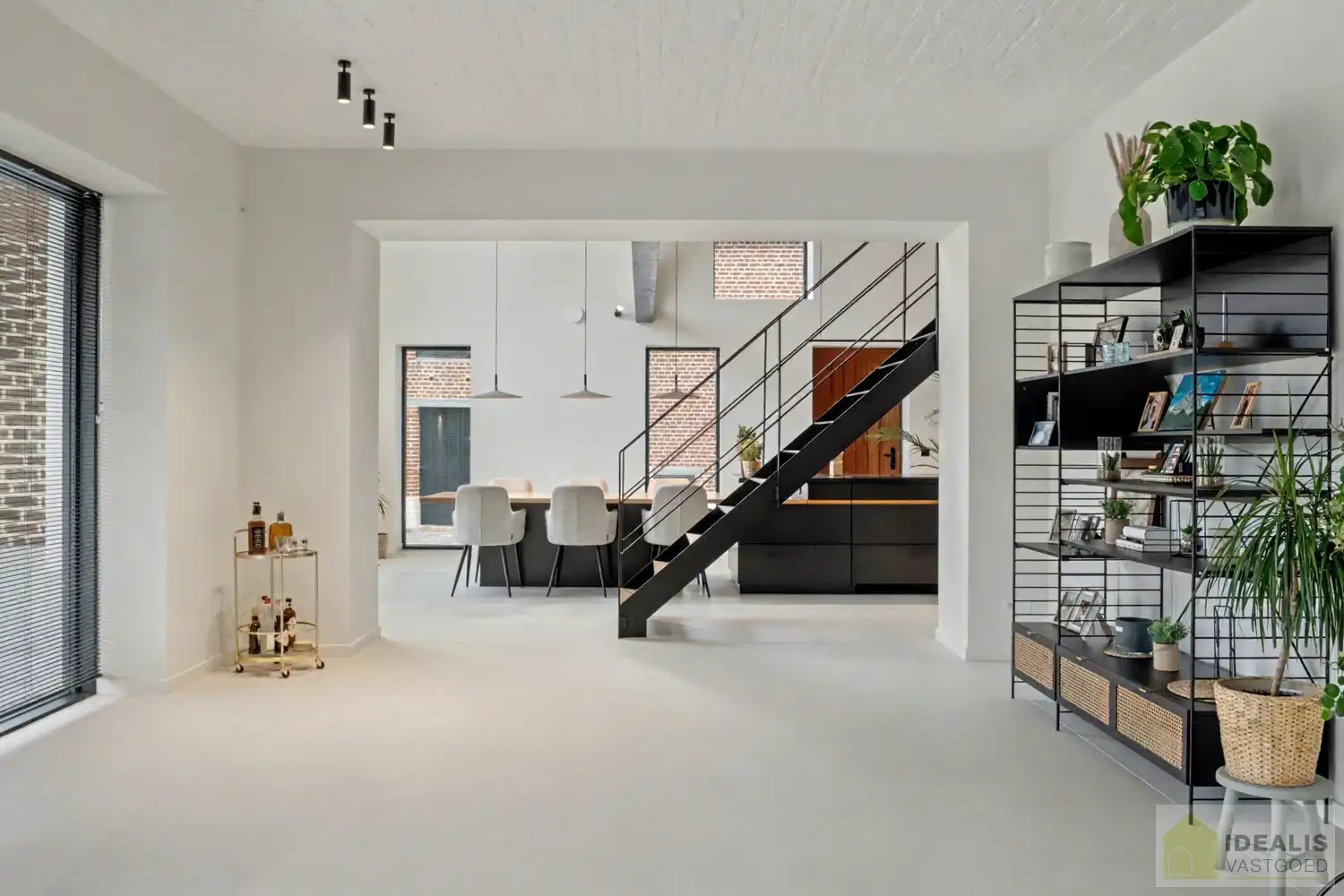 IDEALIS VASTGOED - EEN BIJZONDER HUIS, EEN BIJZONDERE LOCATIE, EEN UNIEKE KANS OM TE WONEN IN EEN AUTHENTIEK LANDHUIS MET EEN PRACHTIGE INRICHTING EN EEN HOOGWAARDDIGE AFWERKINGSGRAAD! foto 21