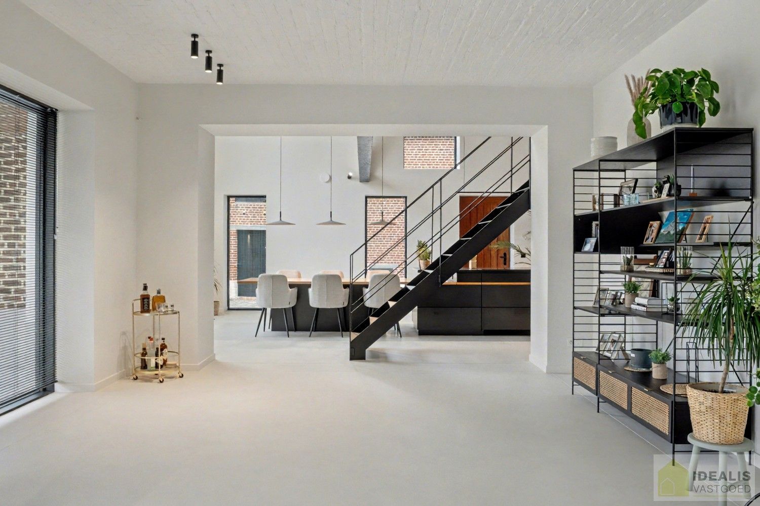 IDEALIS VASTGOED - EEN BIJZONDER HUIS, EEN BIJZONDERE LOCATIE, EEN UNIEKE KANS OM TE WONEN IN EEN AUTHENTIEK LANDHUIS MET EEN PRACHTIGE INRICHTING EN EEN HOOGWAARDDIGE AFWERKINGSGRAAD! foto 21