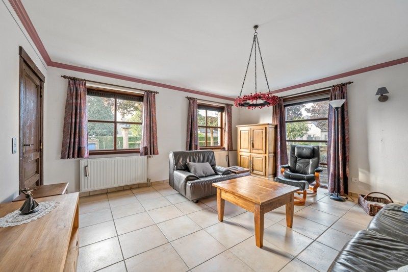 Charmante woning op hoekperceel van 551 ca met veel potentieel foto 7