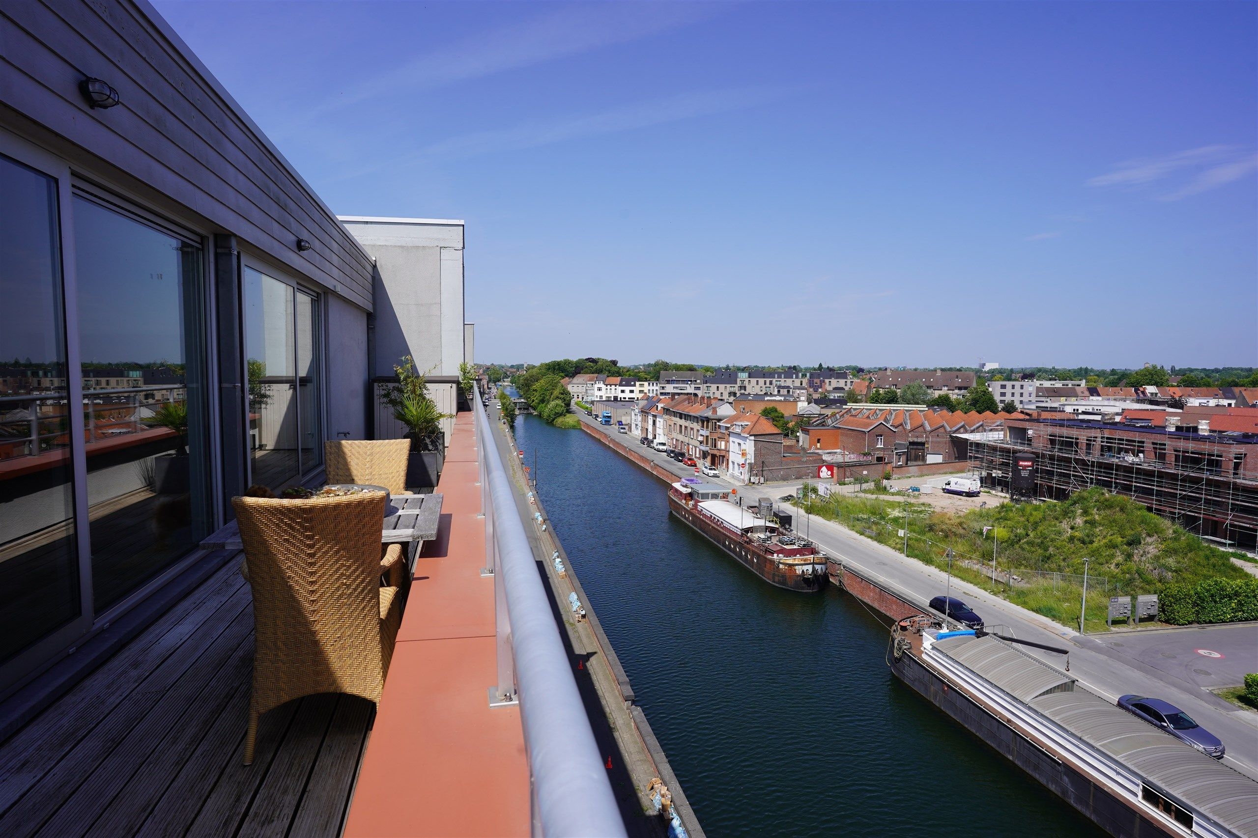 Exclusief dakappartement met panoramisch waterzicht & terras foto 8
