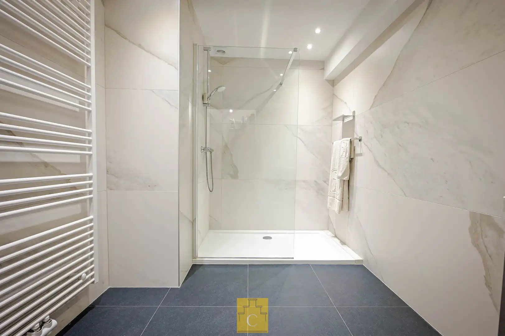 Stijlvol dakappartement met panoramisch uitzicht foto 17