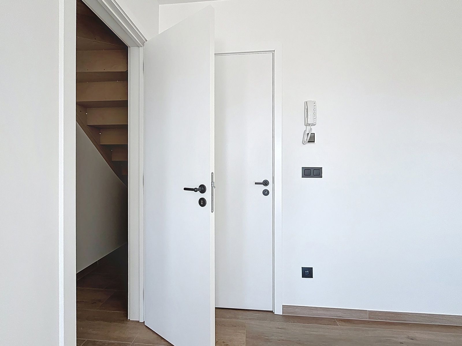 BEN Duplex app met 3 slpks -- 2bdks en terras foto 7