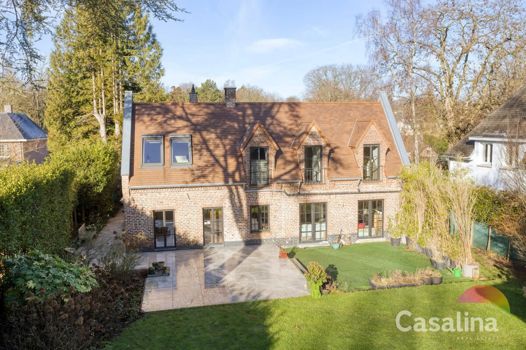 Smaakvol gerenoveerd villa  met hoge energie-efficiëntie foto {{pictureIndex}}